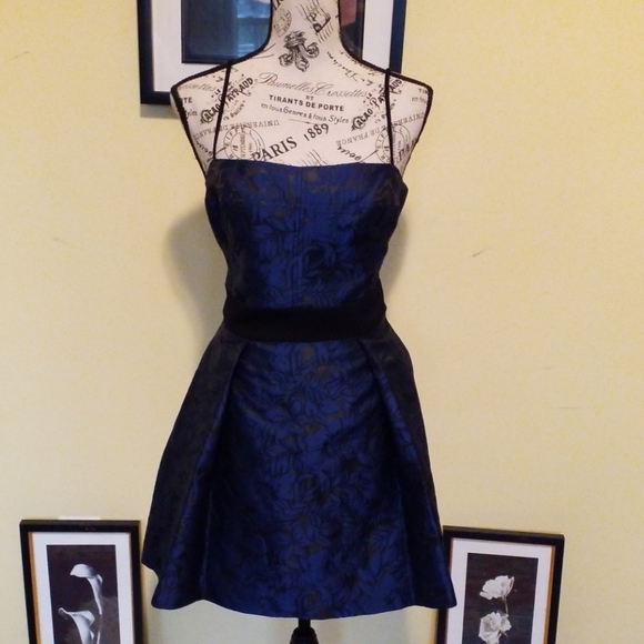 Black Halo Dresses & Skirts - Black Halo Spaghetti Strap Dress